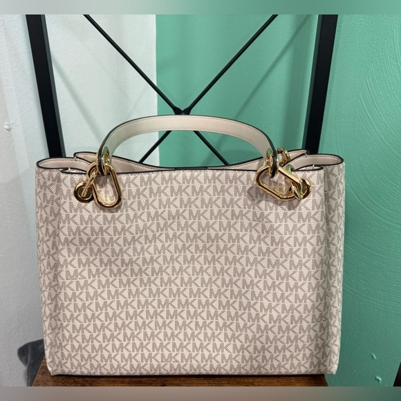 Michael Kors Trisha Large Shoulder Bag NWT - Picture 4 of 6